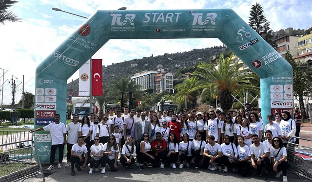 ALKÜ'den Bisiklet Turunda Bayrak Şöleni