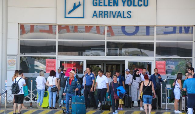 İsrailli Vatandaşlar Antalya Tatillerine Ara Vermedi