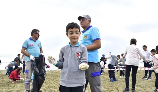 Galip Dere Halk Plajı’nda Yılın Üçüncü Temizlik Çalışması Gerçekleştirildi
