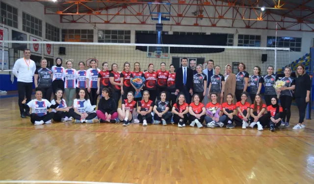 Alanya’da Sağlıkçılar Voleybol Turnuvasında Buluştu