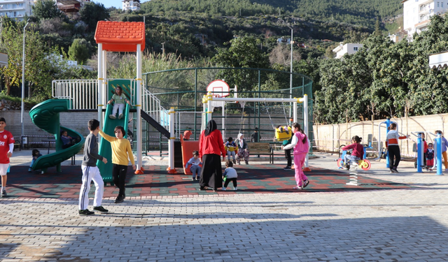 Alanya Belediyesi Kente Yeni Çocuk Parkları Kazandırıyor