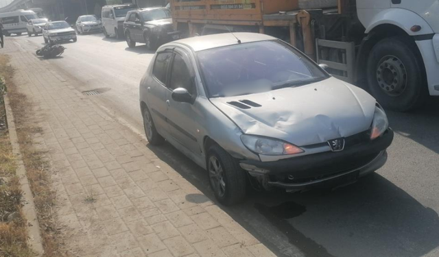 Manavgat’ta Otomobille Çarpışan Motosiklet Sürücüsü Yaralandı