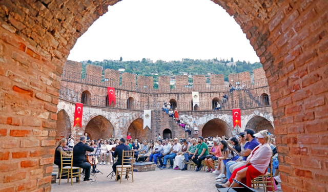 Tarihi Kızılkule’de Cumhurbaşkanlığı Senfoni Orkestrası’ndan Klasik Müzik Esintisi