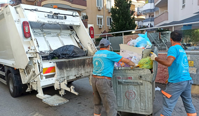 Belediye Ekiplerinden Bayram’da Yoğun Çalışma! Tonlarca Atık Toplandı