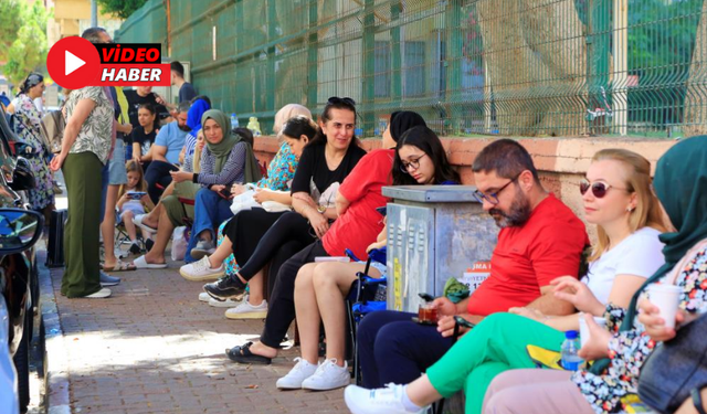 Türkiye Genelinde Büyük Heyecan! Sınıfta Gençler Dışarda Veliler Ter Döküyor