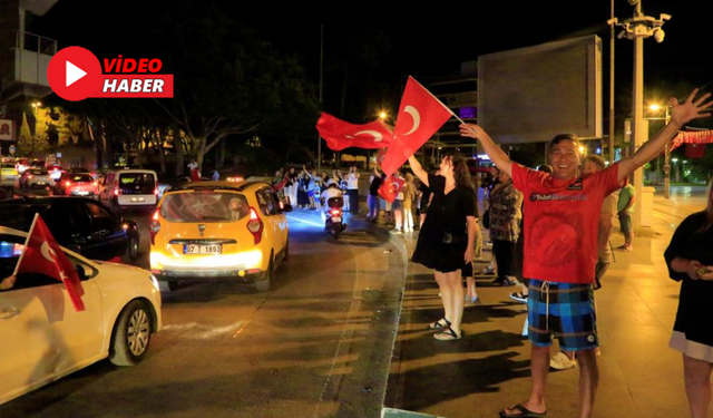 Antalya’da Çeyrek Final Coşkusu! Vatandaşlar Sokağa Dökülerek Galibiyeti Kutladı
