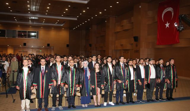 Akdeniz Üniversitesi’nin Mezun Hukukçuları Yemin Etti