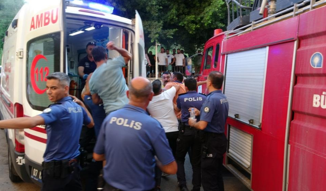 Antalya’da Yaşadığı Daireyi Ateşe Verdi!  Komşuları Linç Etmek İsterken Polis Kurtardı