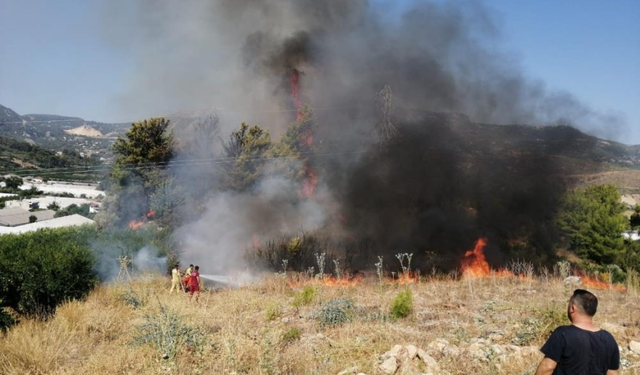 Antalya’da Yangın Paniği! Büyümeden Kontrol Altına Alındı