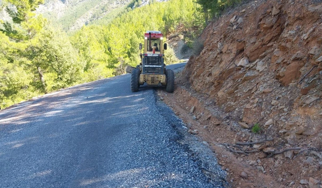 Alanya'da Kışa Hazırlık Devam Ediyor! Grup Yollarında Bakım Yapılıyor