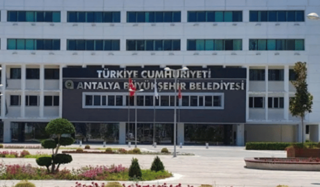 Antalya Büyükşehir Belediyesi’ne Rüşvet Operasyonu: 20 Gözaltı Kararı, Kanal V’ye Kayyum Atandı