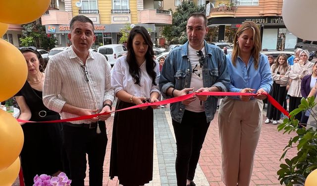Alanya'da Moda Rüzgarı: The Shine Kadın Giyim Törenle Açıldı