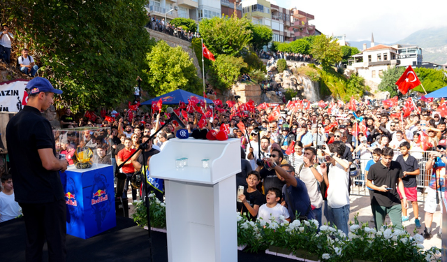 Dünya Şampiyonu Razgatlıoğlu Alanya'da Coşkuyla Karşılandı