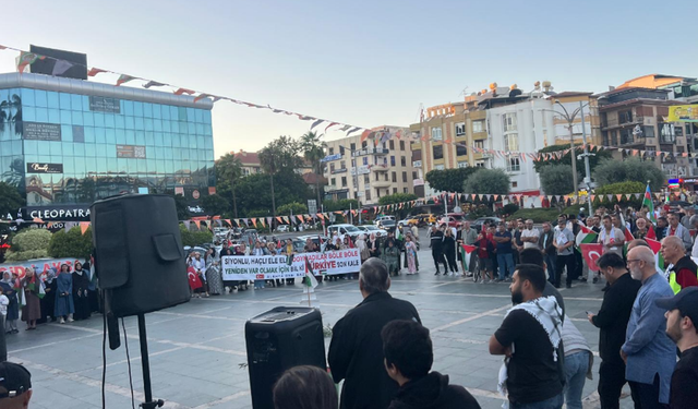 Gazze'den Dönen Sumud Filosu Aktivistleriyle Alanya'da Destek Gösterisi