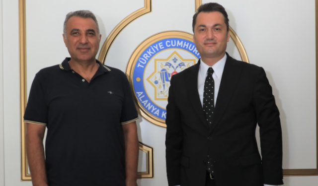 Önceki Dönem Kaymakamı Mustafa Harputlu'dan Yeni Kaymakamı Ziyaret