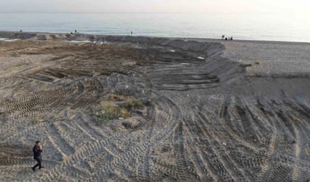 Antalya Sahillerinde Hırsızlık Alarmı: Giriş-Çıkış Fotokapanla İzleniyor