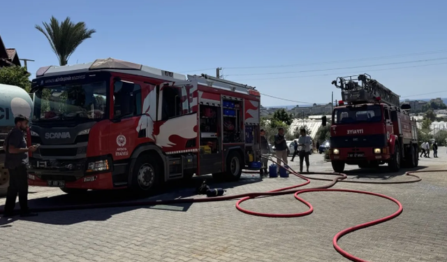 Alanya'da Şekerhane Mahallesi'nde Binada Yangın Çıktı