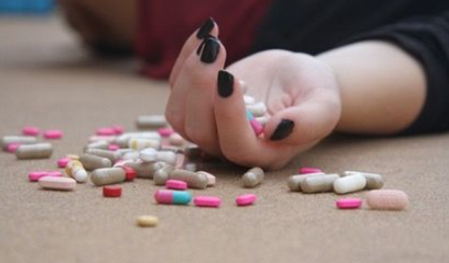 Alanya'da  Hap İçerek Hayatına Son Vermek İstedi