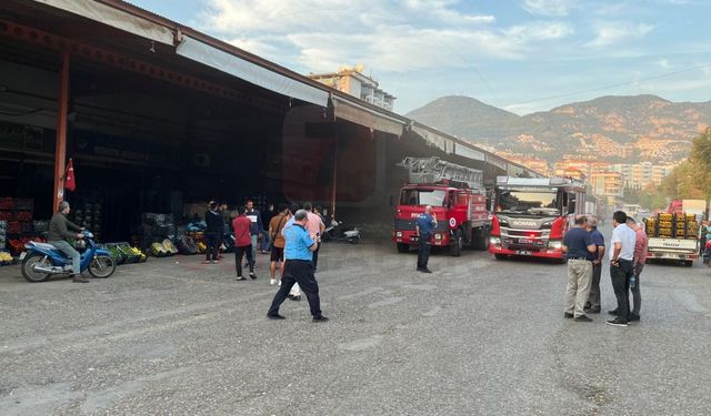 Alanya Hali'nde Yürekleri Ağza Getiren Yangın