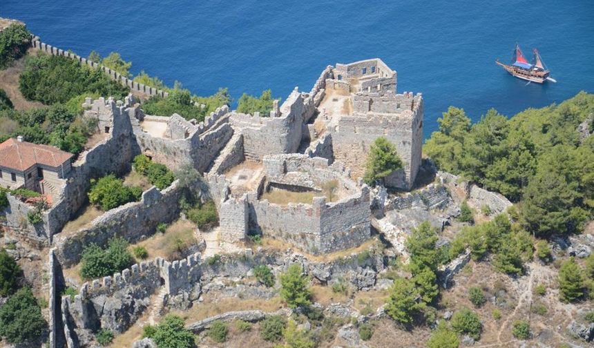 Alanya Kalesi'nde Surları Yıktığı İddia Edilmişti: 'Beraat Etti'
