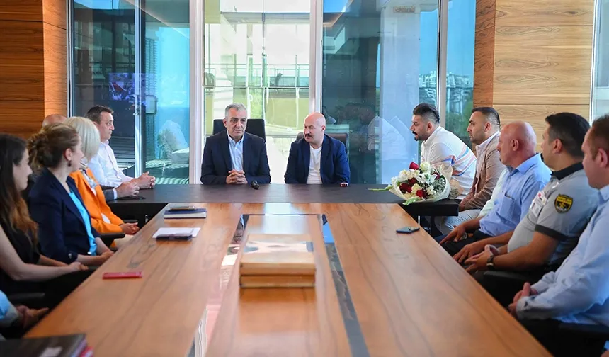Konyaaltı’nda İşçileri Sevindiren Protokol