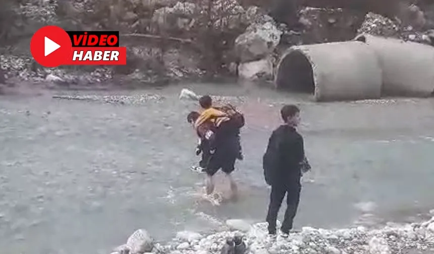 Serik’te Yağıştan Kaynaklı Köprü Yıkıldı! Öğrenciler Sırtlarda Taşındı