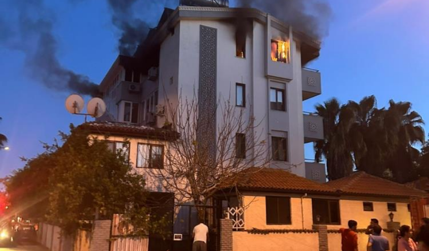 Manavgat’ta Yangın Paniği! Hastane Lojmanında Yangın Çıktı