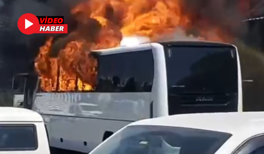Antalya’da Park Halindeki Otobüs Alev Alev Yandı