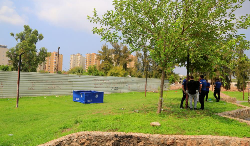 Antalya'da Parkta Tüyler Ürperten Olay! Yarı Çıplak Adamın Cansız Bedeni Bulundu