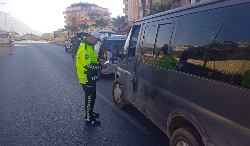 Alanya'da Trafik Güvenliği İçin Şok Denetim! 22 Araç Trafikten Men Edildi!