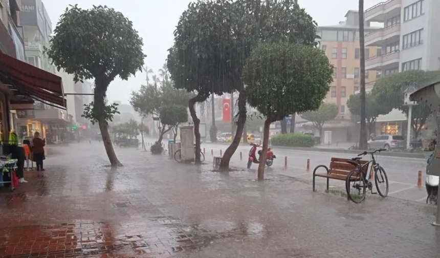 Şemsiyesiz Dışarı Çıkmayın! Alanya'da Hava Değişimleri Başlıyor