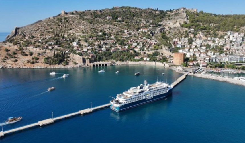 Antalya Alanya Limanı’nda Lüks Kruvaziyer Hareketliliği!