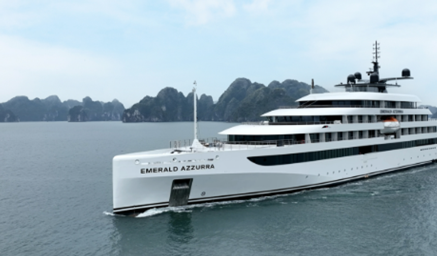 Turizm Cenneti Alanya'nın Yeni Lüks Misafiri ''Emerald Azzurra'' Limana Demir Attı