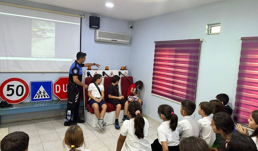 Alanya'da ''Trafik Kuralları Hayat Verir'' Porjesiyle Öğrencilere Eğitim Verildi