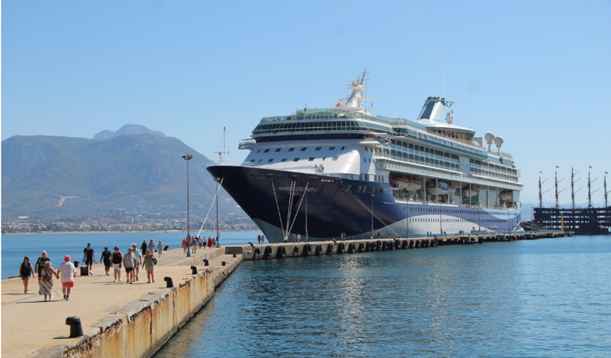 Dev Kruvaziyer ''Marella Discovery 2 '' Alanya Limanına Demir Attı