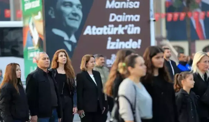 Saat 9'u 5 Geçe Türkiye Atatürk İçin Tek Yürek