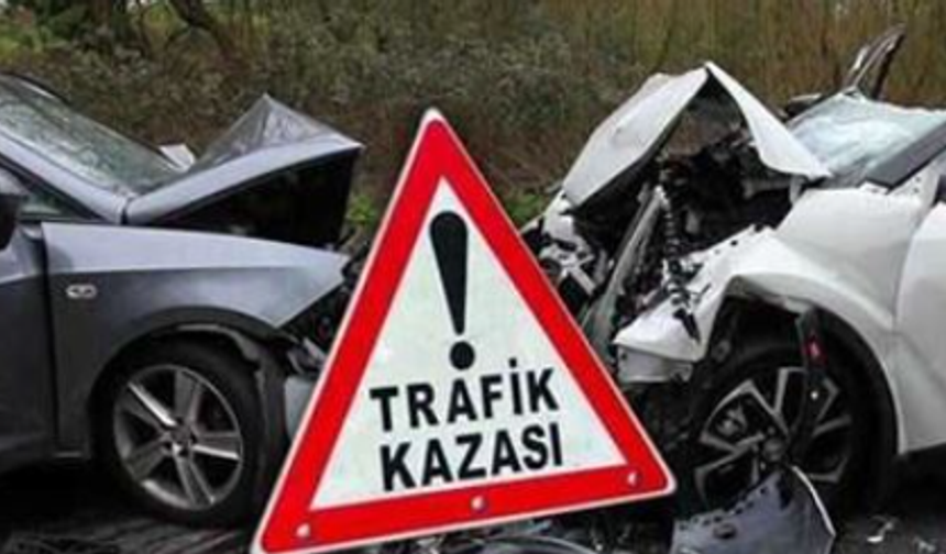 Alanya Adliyesi Karşısında 2 Otomobil Çarpıştı