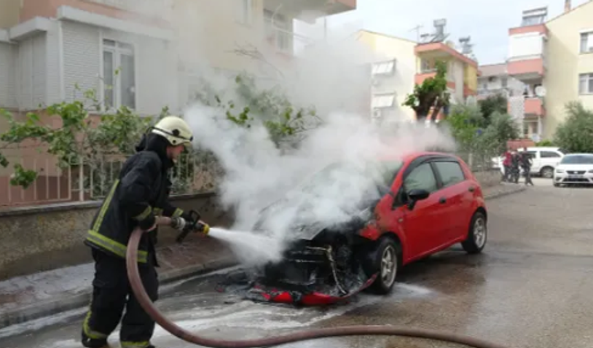 Antalya’da Korkunç Anlar: Yanan Araçtan Çıkan Sürücünün Durumu Kritik
