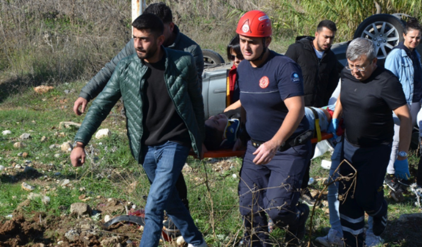Serik’te Korkutan Kaza: Otomobil Şarampole Yuvarlandı, 3 Kişi Yaralandı!